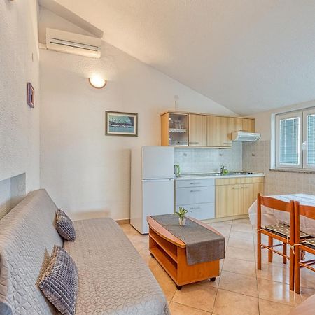 Apartment Vilma Funtana Exterior photo