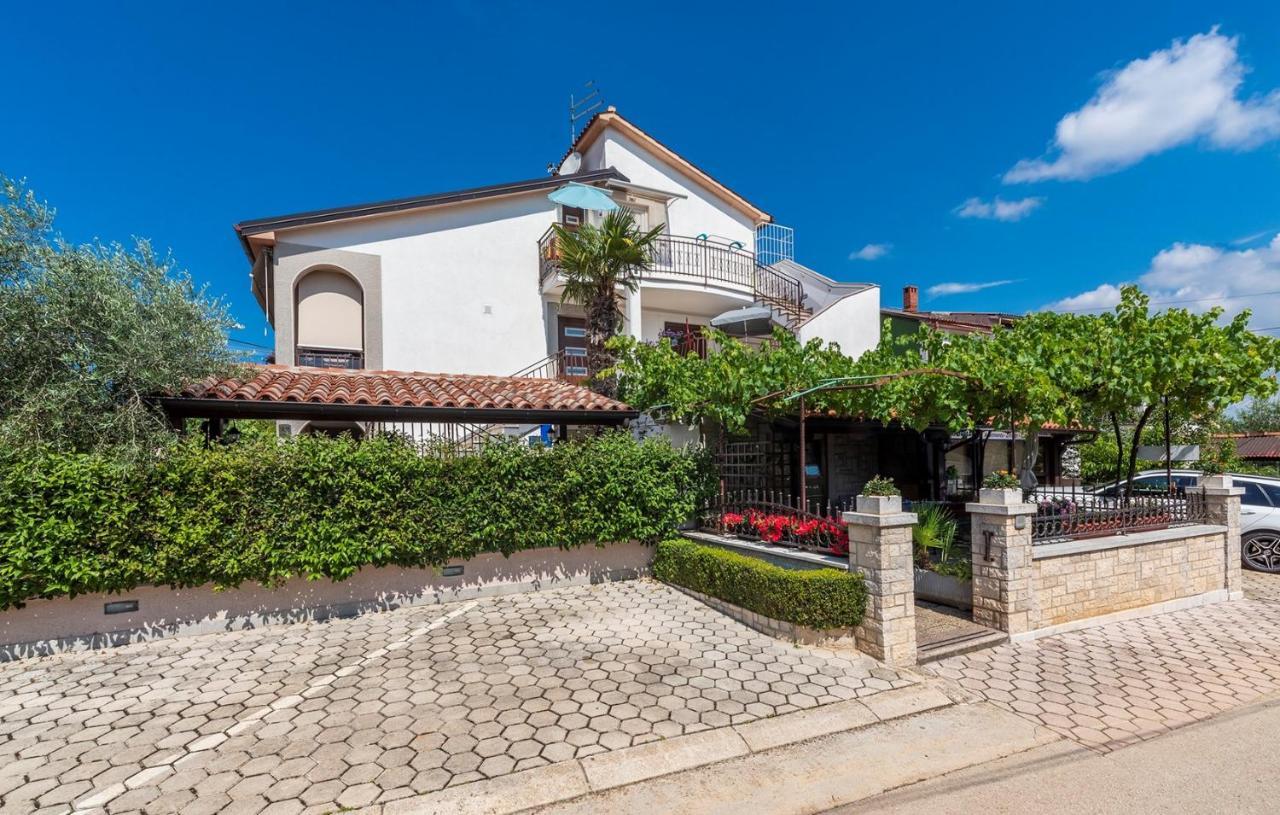 Apartment Vilma Funtana Exterior photo