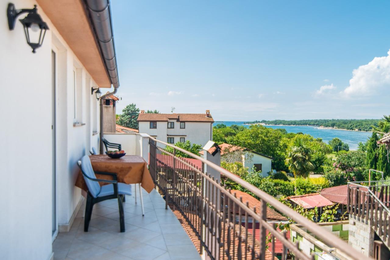 Apartment Vilma Funtana Exterior photo