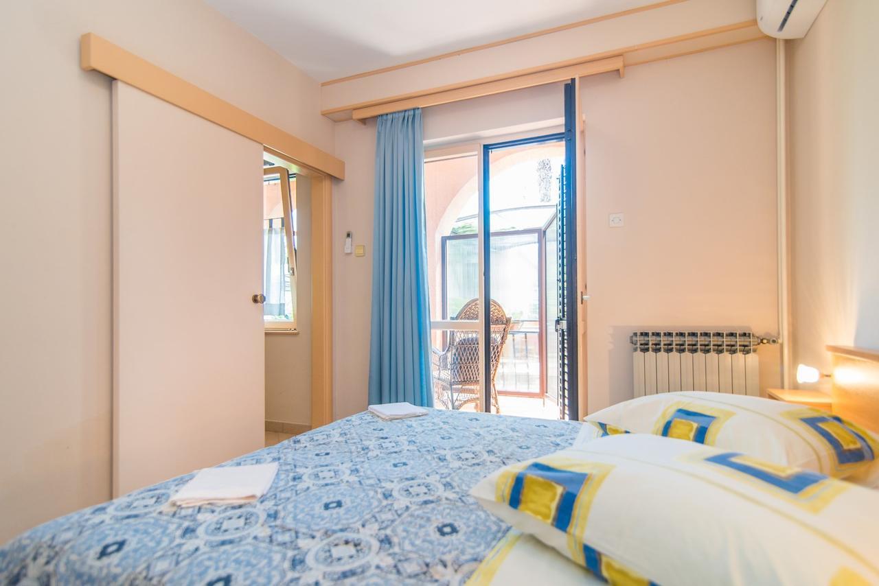 Apartment Vilma Funtana Exterior photo