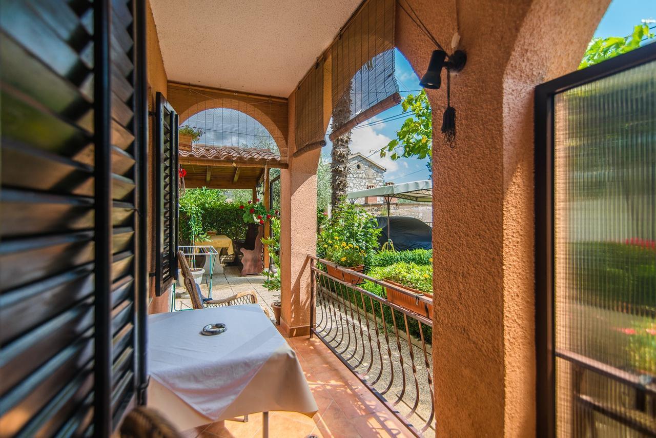 Apartment Vilma Funtana Exterior photo