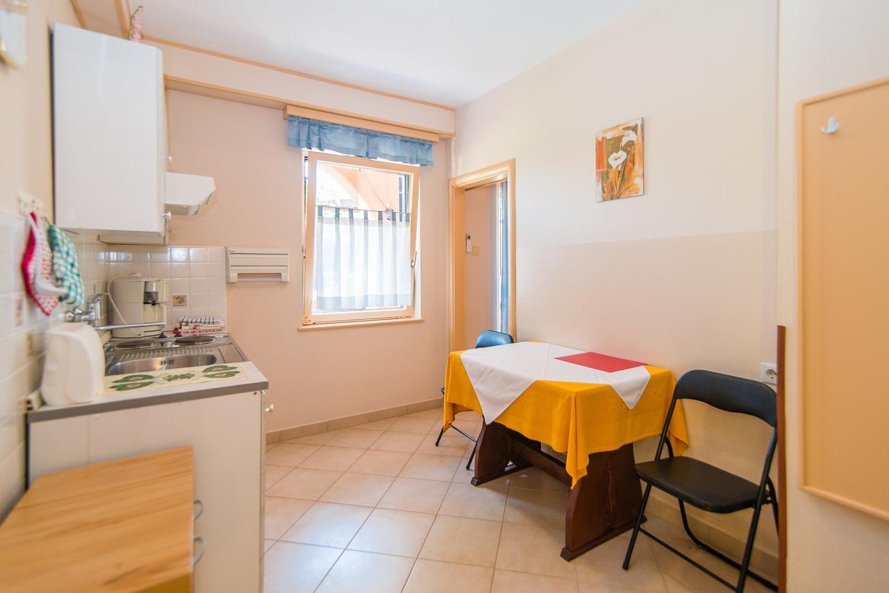 Apartment Vilma Funtana Exterior photo
